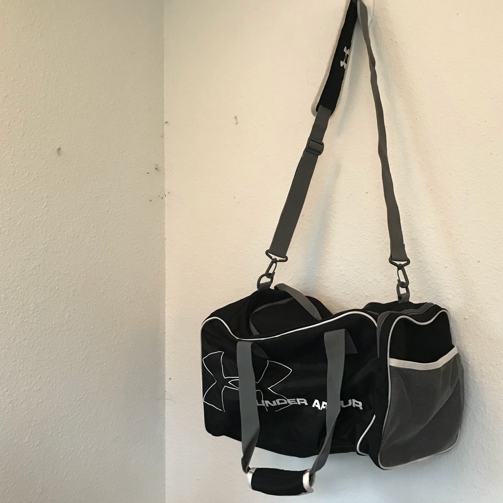 Large Under Armor duffle bag in great condition!